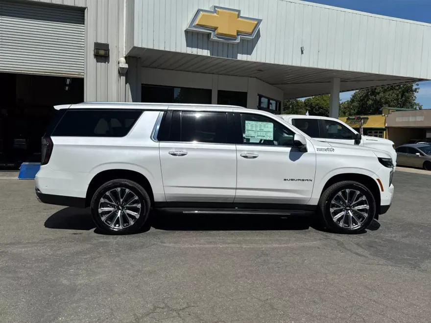 2025 Chevrolet Suburban High Country photo 1