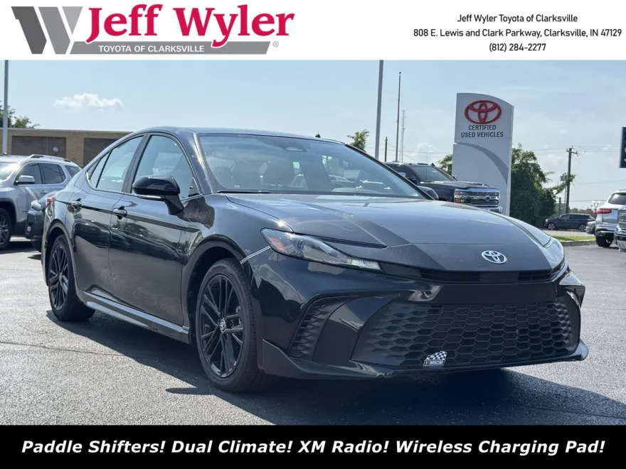 2025 Toyota Camry SE photo 1