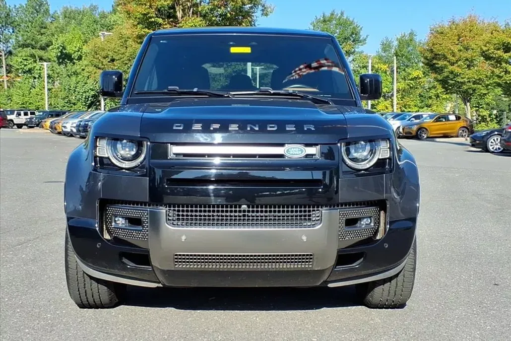 2023 Land Rover Defender 110 X photo 1