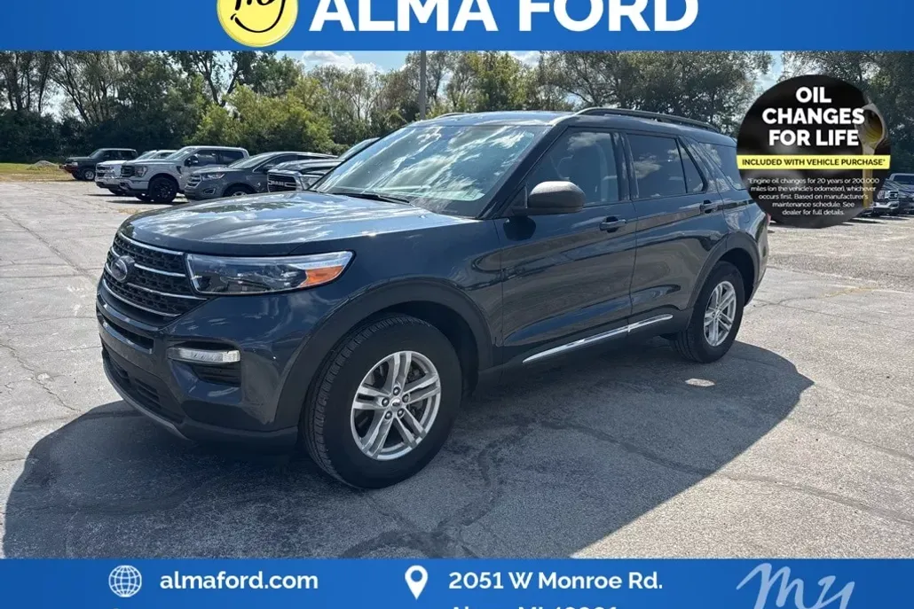 2023 Ford Explorer XLT photo 1