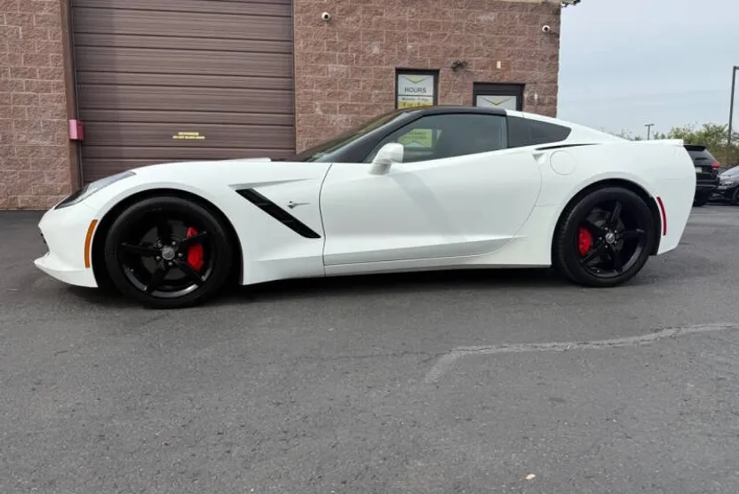 2016 Chevrolet Corvette Stingray Coupe 2LT photo 1