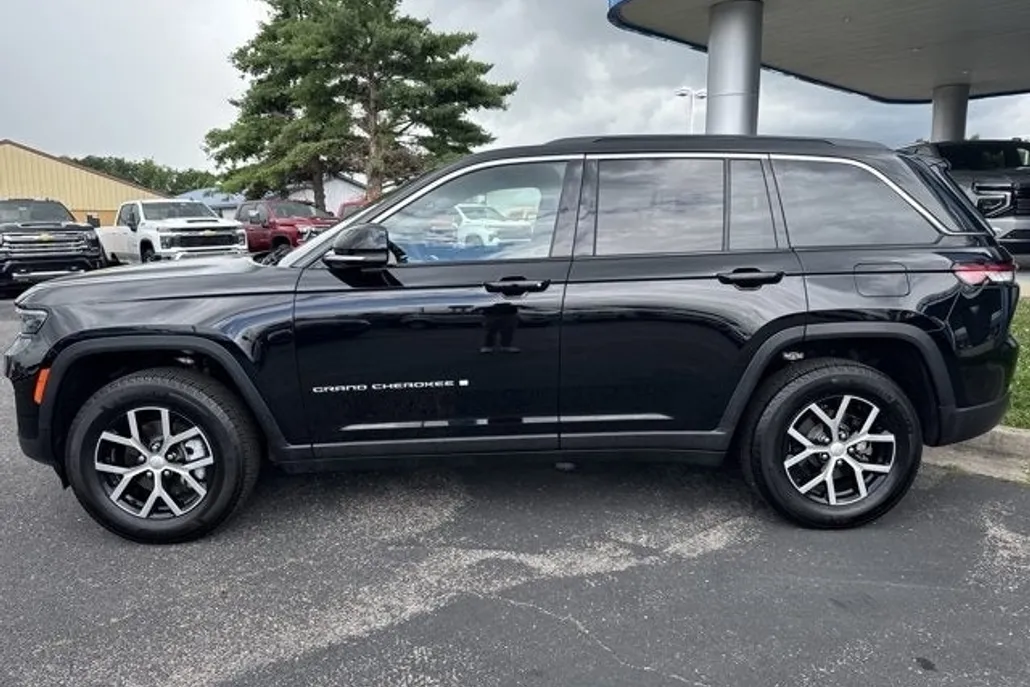 2024 Jeep Grand Cherokee Limited Sport photo 1