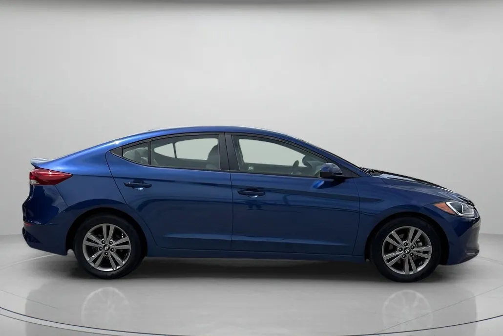 2018 Hyundai Elantra SEL photo 1