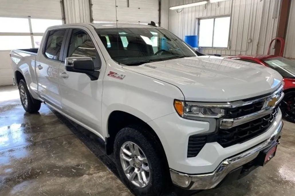 2026 Chevrolet Silverado 1500 LT photo 1