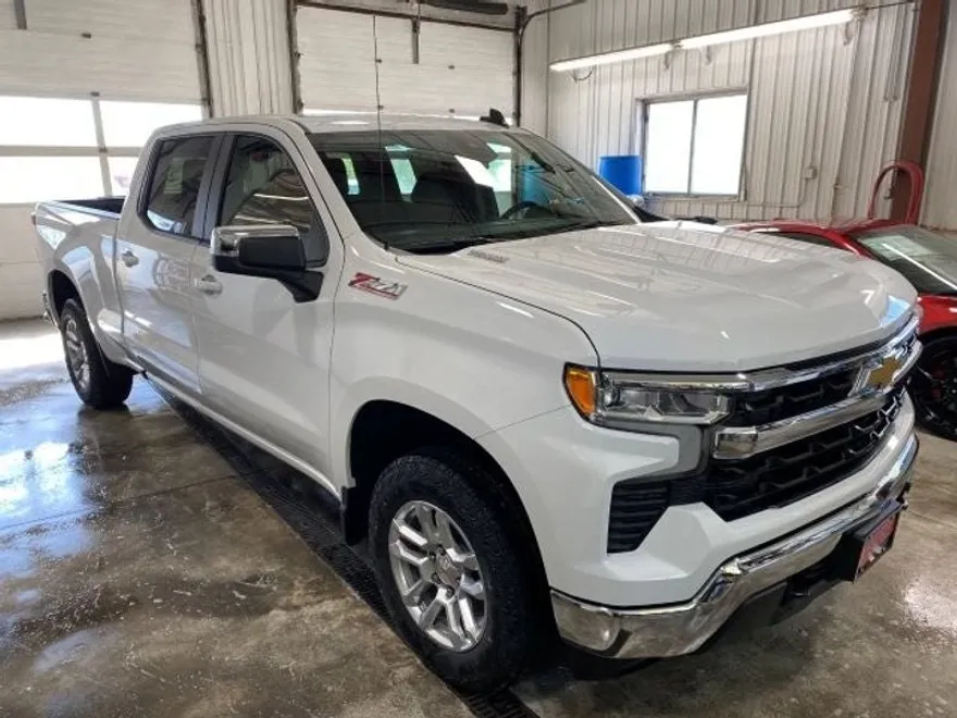 2026 Chevrolet Silverado 1500 LT photo 1