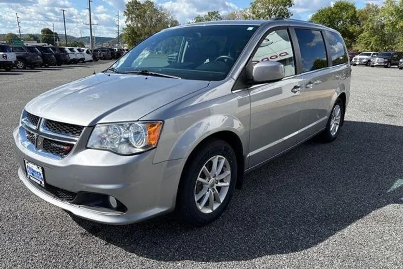 2019 Dodge Grand Caravan SXT photo 1