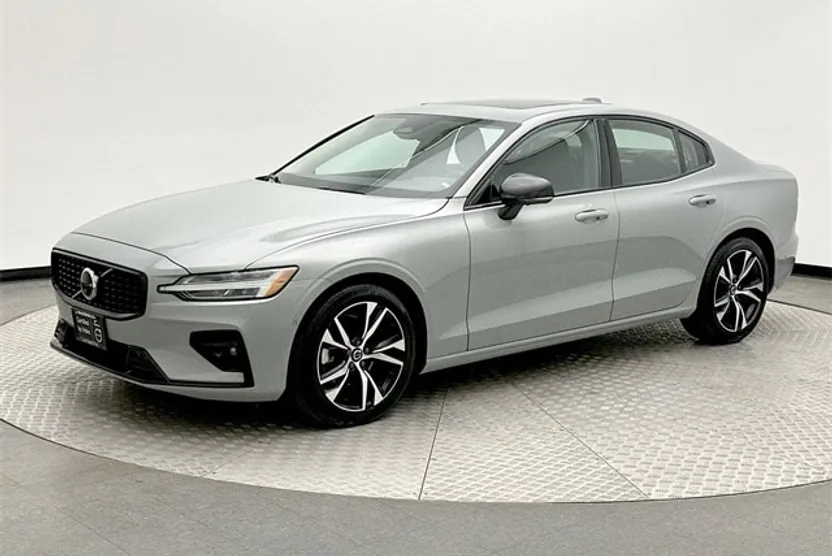 2024 Volvo S60 B5 Plus photo 1