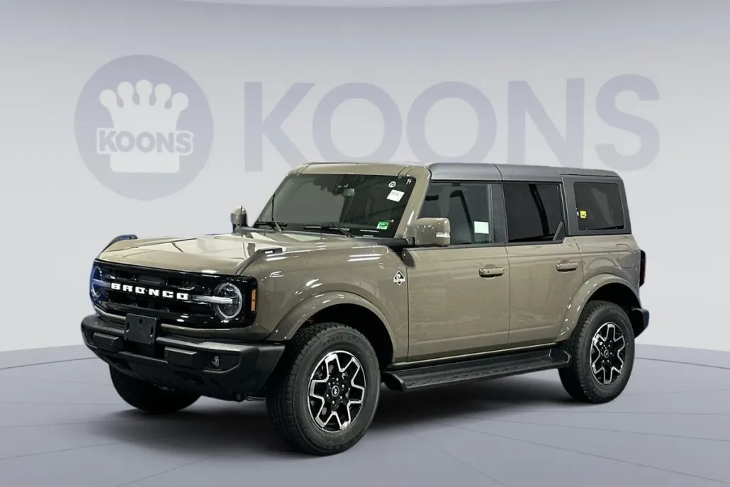 2025 Ford Bronco Outer Banks photo 1