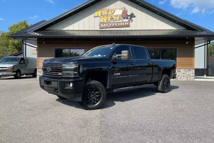 2016 Chevrolet Silverado LT photo 1