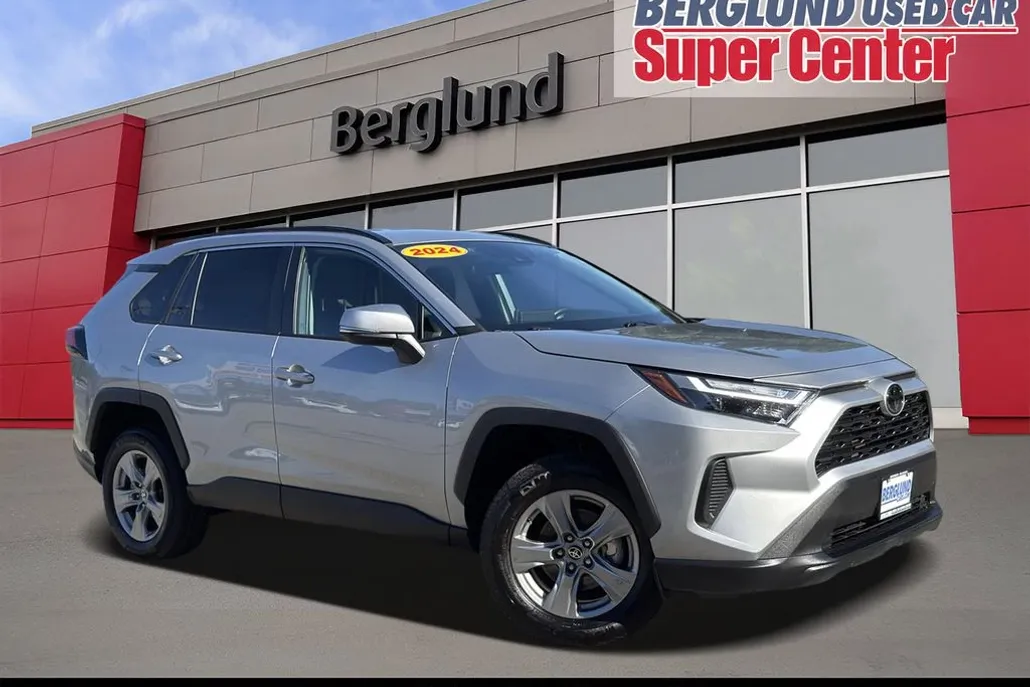 2024 Toyota RAV4 XLE photo 1