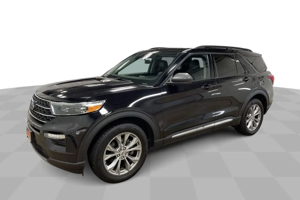 2023 Ford Explorer XLT photo 1