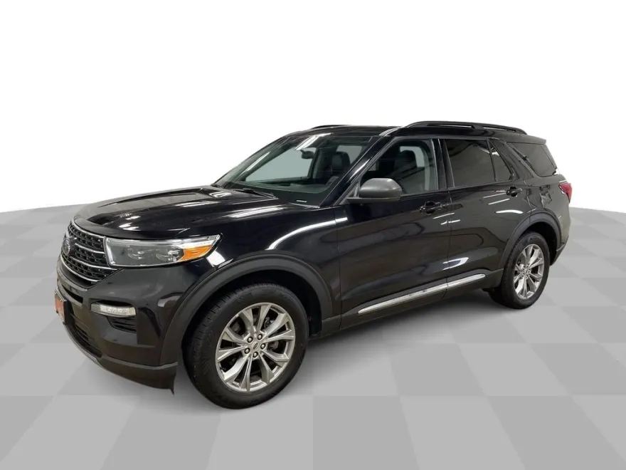 2023 Ford Explorer XLT photo 1