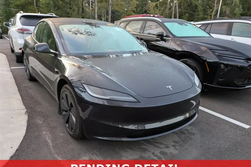 2024 Tesla Model 3 photo 1