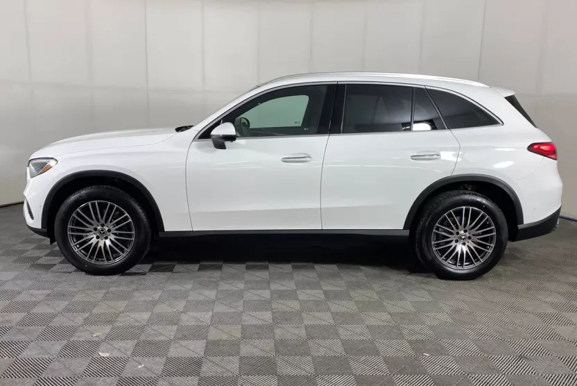 2026 Mercedes Benz GLC 300 4MATIC photo 1
