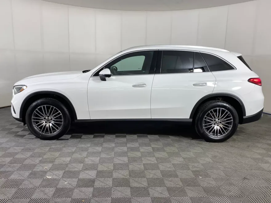 2026 Mercedes Benz GLC 300 4MATIC photo 1