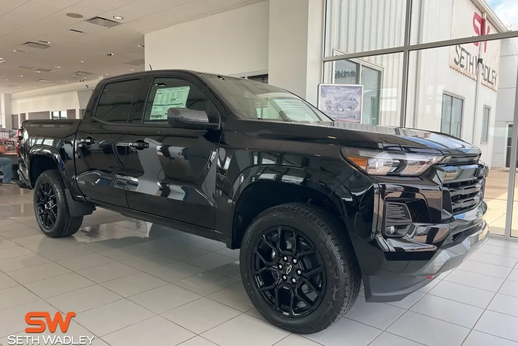 2025 Chevrolet Colorado Z71 photo 1