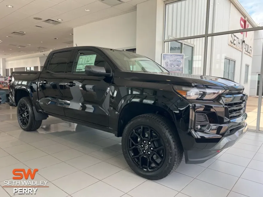 2025 Chevrolet Colorado Z71 photo 1