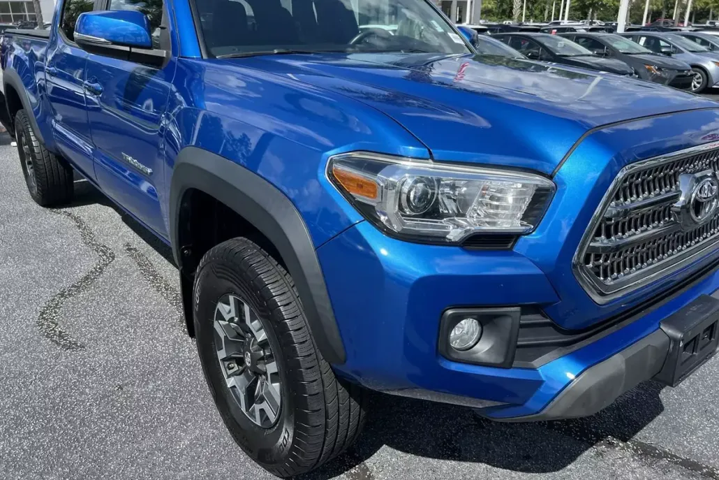 2017 Toyota Tacoma TRD photo 1