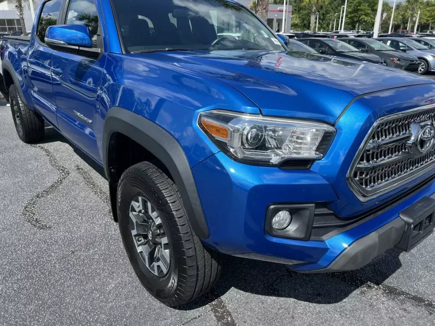2017 Toyota Tacoma TRD photo 1