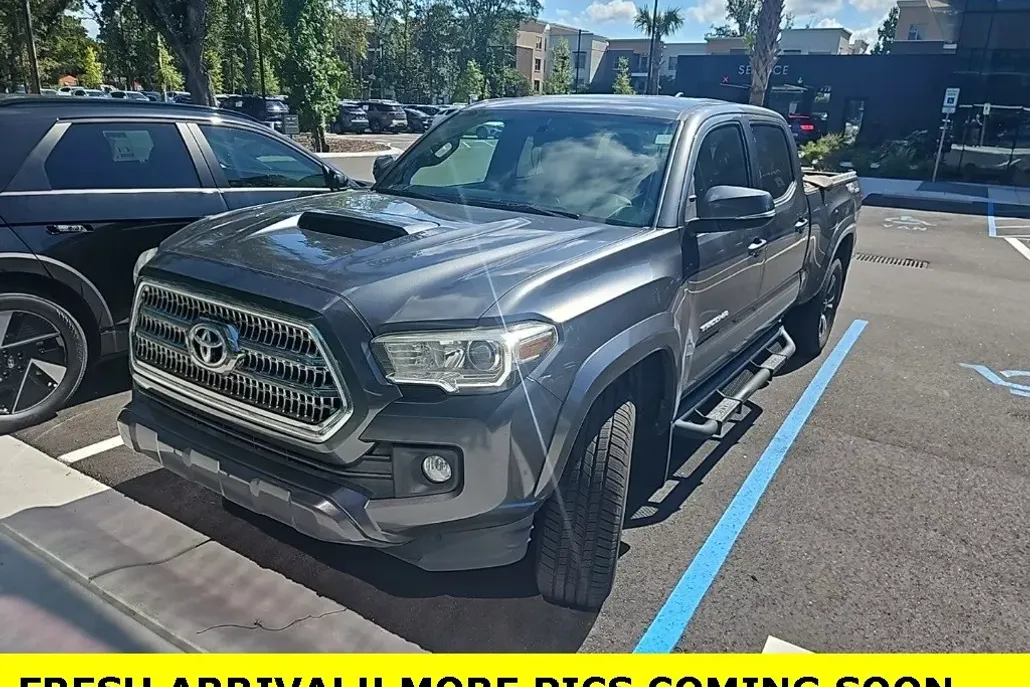 2016 Toyota Tacoma TRD Sport photo 1
