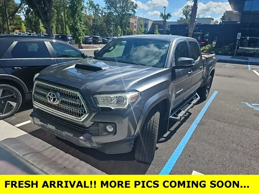 2016 Toyota Tacoma TRD Sport photo 1