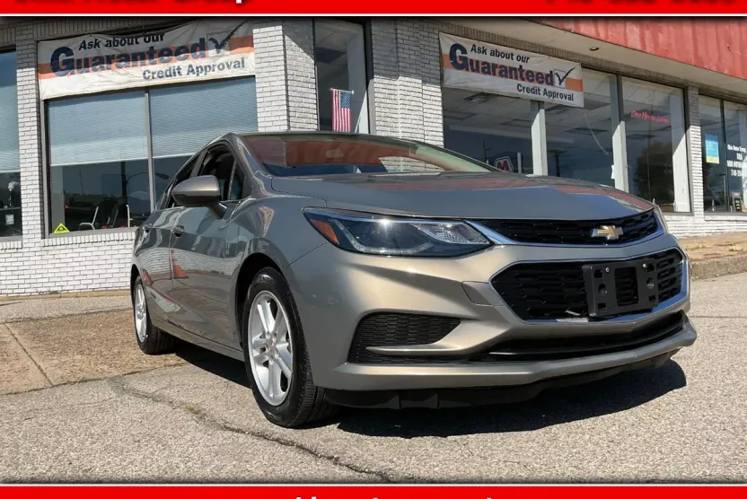 2018 Chevrolet Cruze LT photo 1