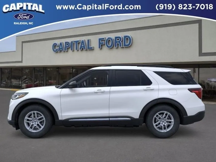 2025 Ford Explorer photo 1