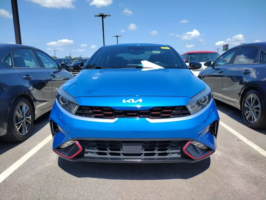 2022 Kia Forte GT-Line photo 1