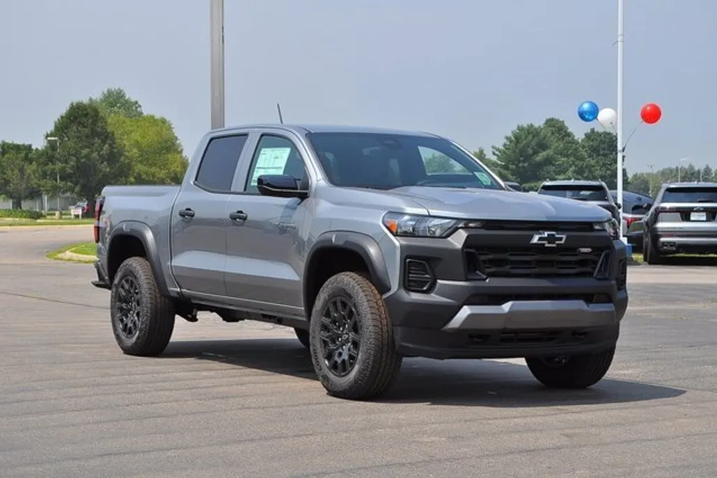 2026 Chevrolet Colorado Trail Boss photo 1