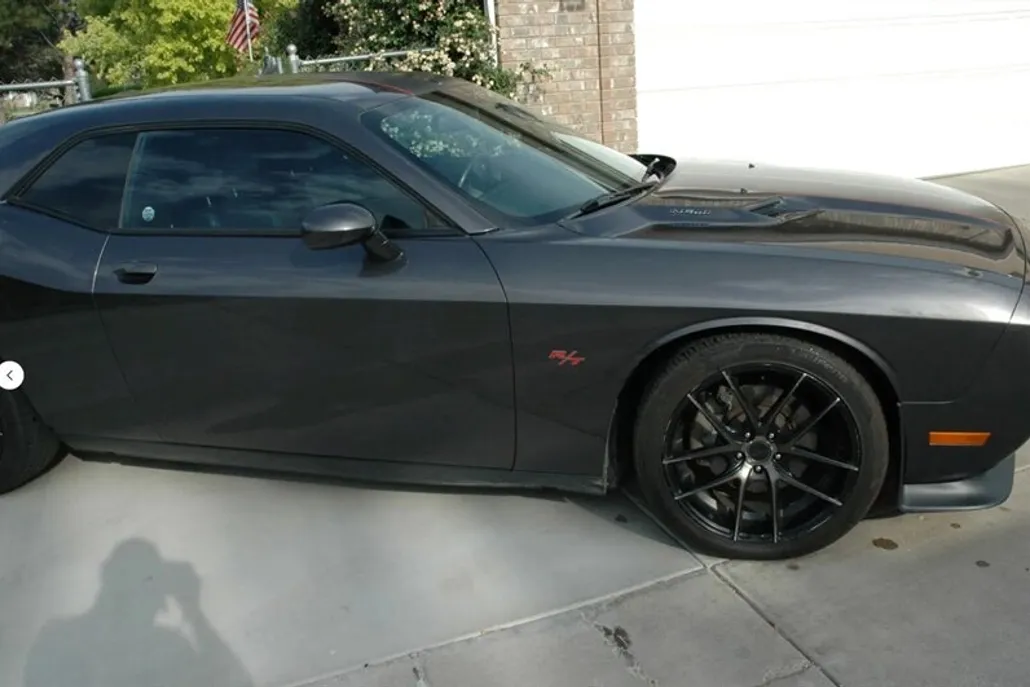 2014 Dodge Challenger R/T photo 1