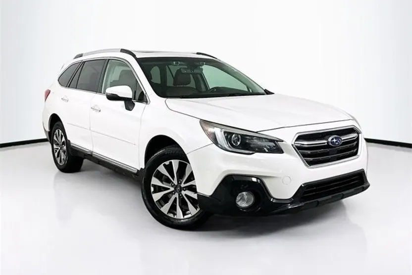 2019 Subaru Outback Touring photo 1