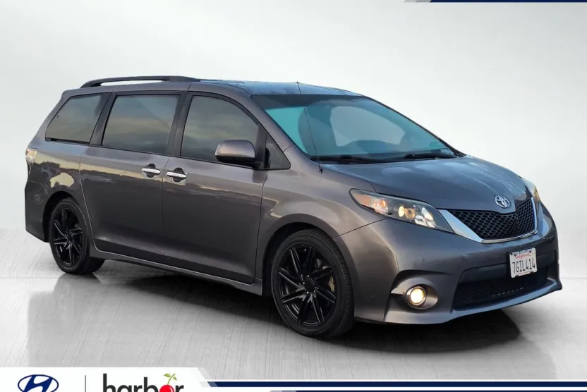 2014 Toyota Sienna SE photo 1