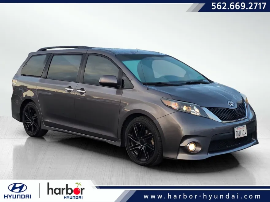 2014 Toyota Sienna SE photo 1