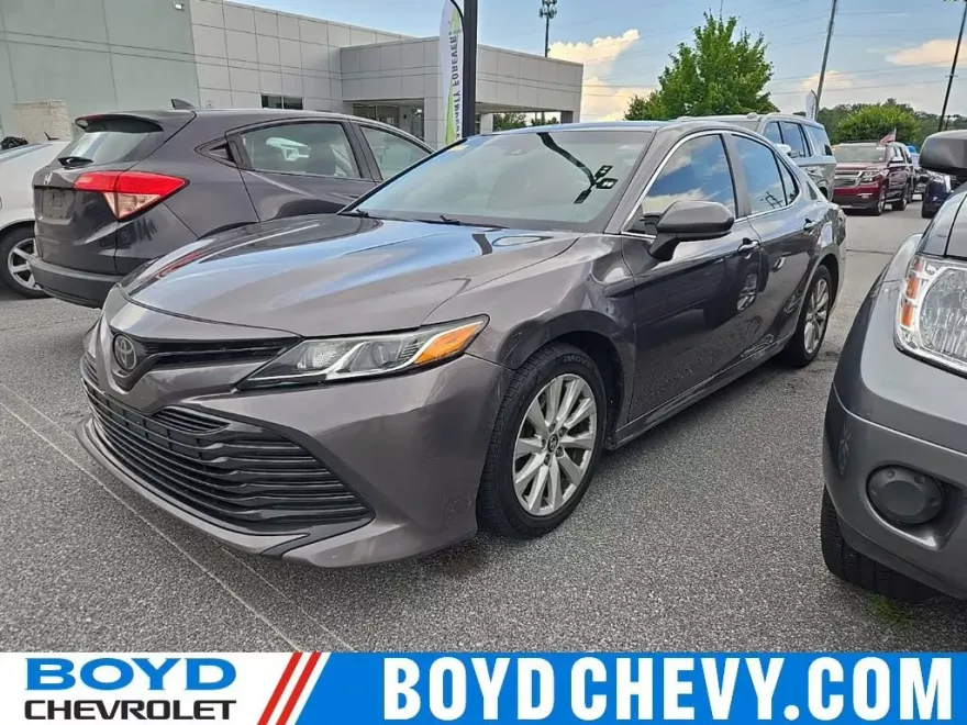 2019 Toyota Camry LE photo 1