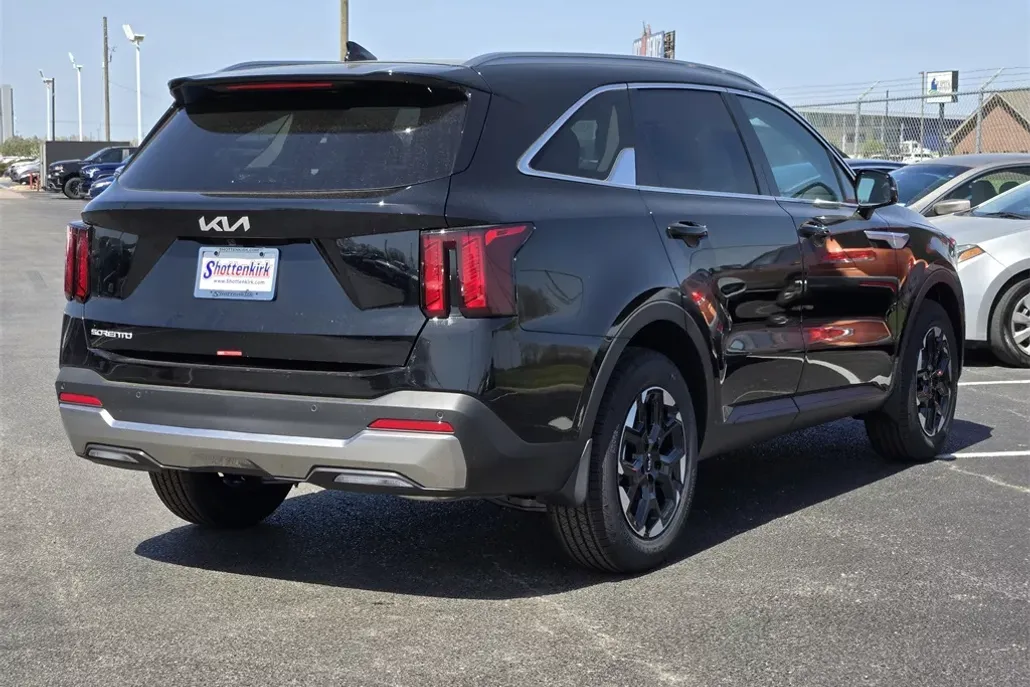 2025 Kia Sorento S photo 1