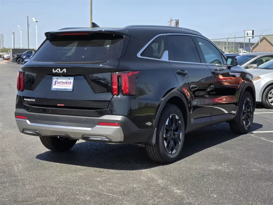 2025 Kia Sorento S photo 1