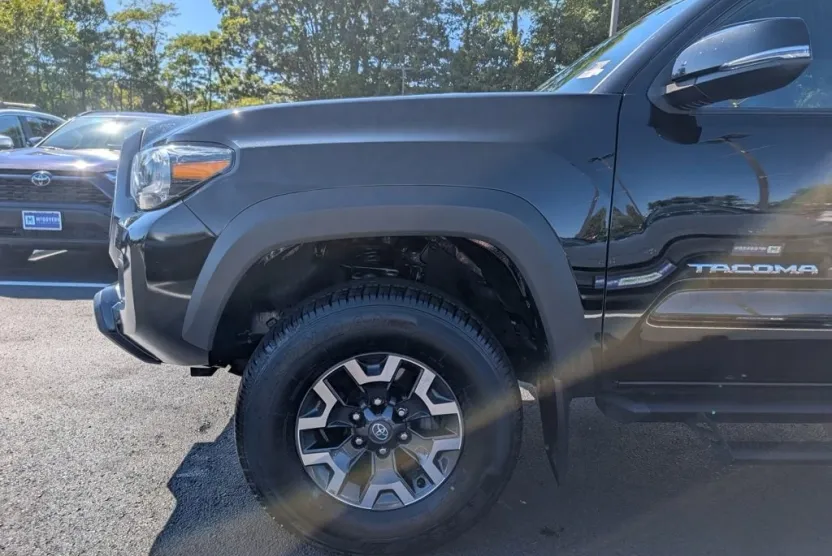 2023 Toyota Tacoma TRD Off-Road photo 1