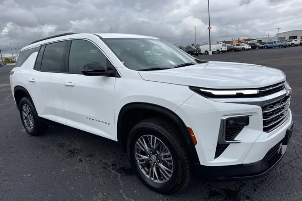2025 Chevrolet Traverse photo 1