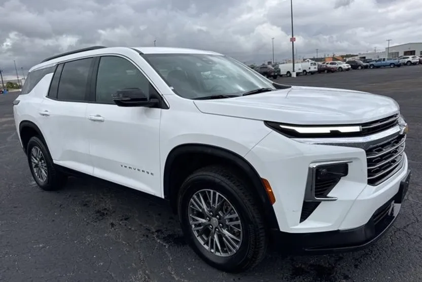 2025 Chevrolet Traverse photo 1