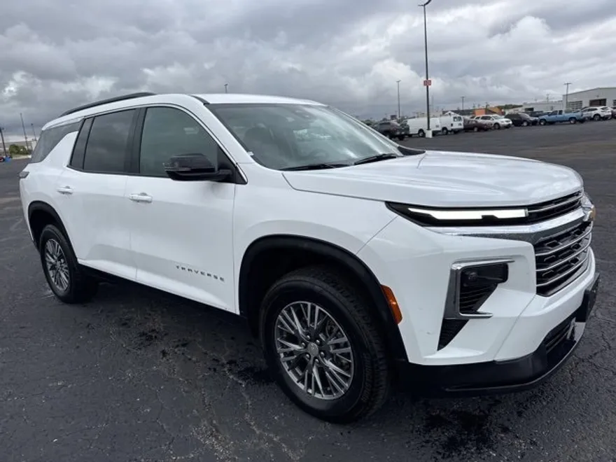 2025 Chevrolet Traverse photo 1