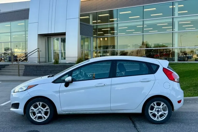 2015 Ford Fiesta SE photo 1