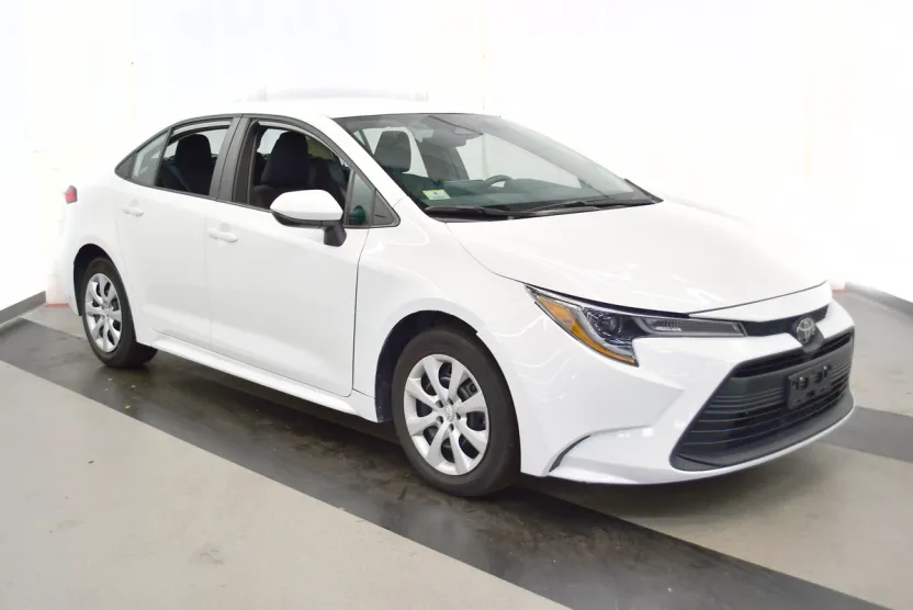 2024 Toyota Corolla LE photo 1