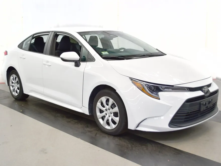 2024 Toyota Corolla LE photo 1