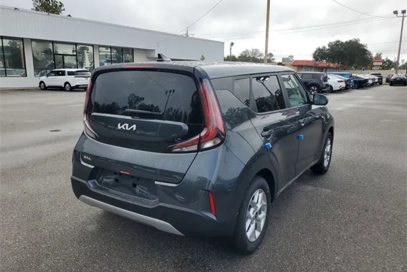 2025 Kia Soul LX photo 1