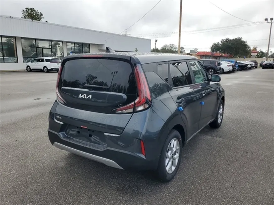 2025 Kia Soul LX photo 1