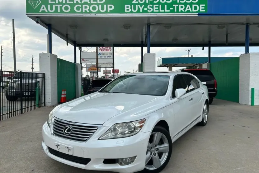 2010 Lexus LS 460 L photo 1