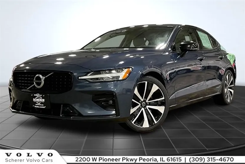 2022 Volvo S60 Momentum photo 1