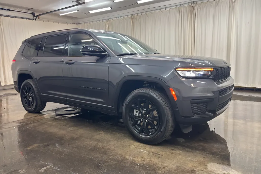 2025 Jeep Grand Cherokee Altitude X photo 1