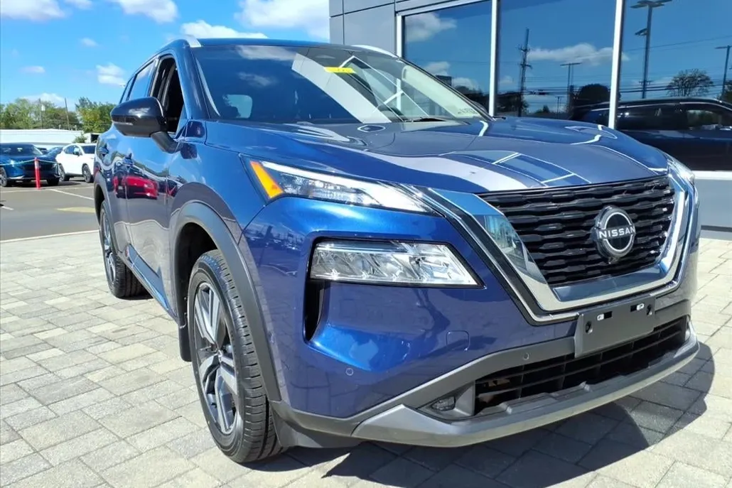 2022 Nissan Rogue SL photo 1