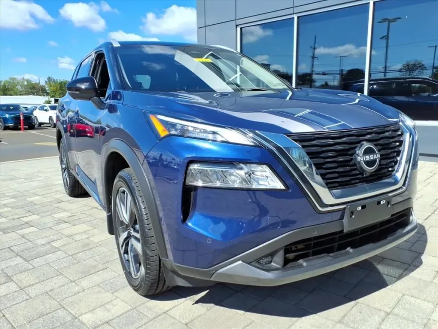 2022 Nissan Rogue SL photo 1